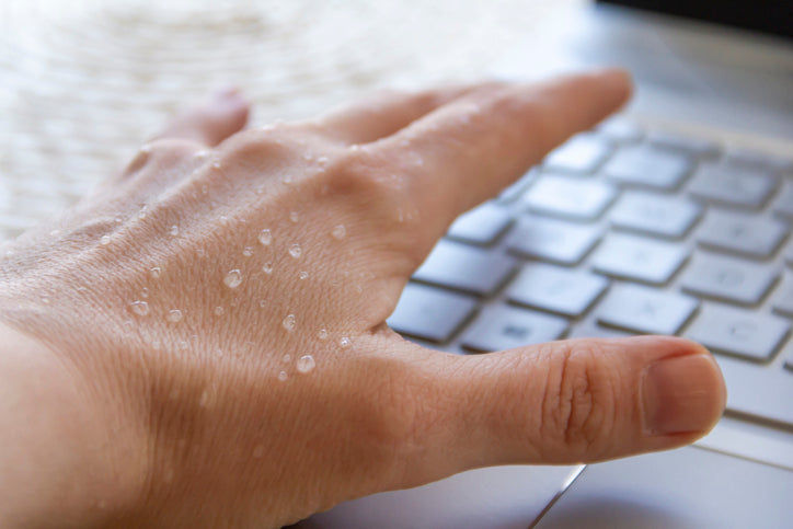 手汗濕黏情境圖